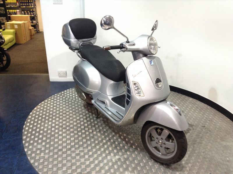 2006 Vespa Gts 250 image 2