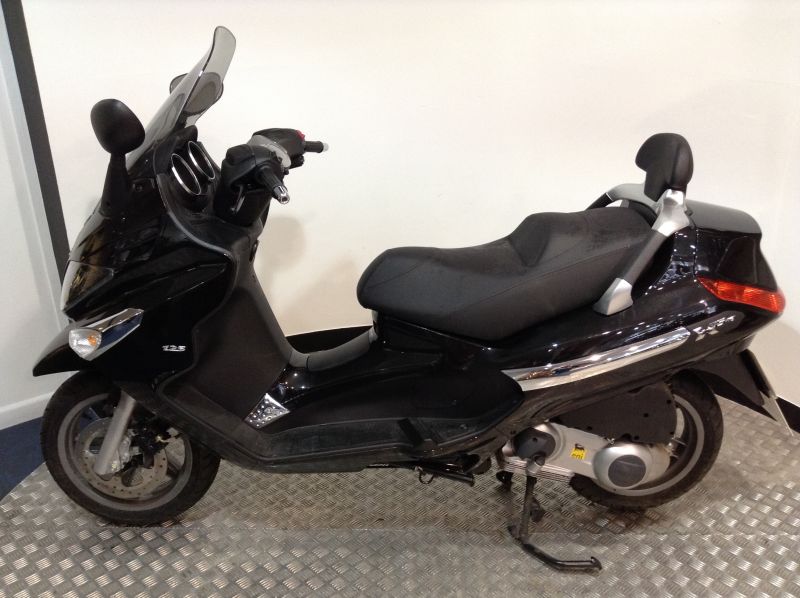 2015 Piaggio Xevo 125 Sport image 4
