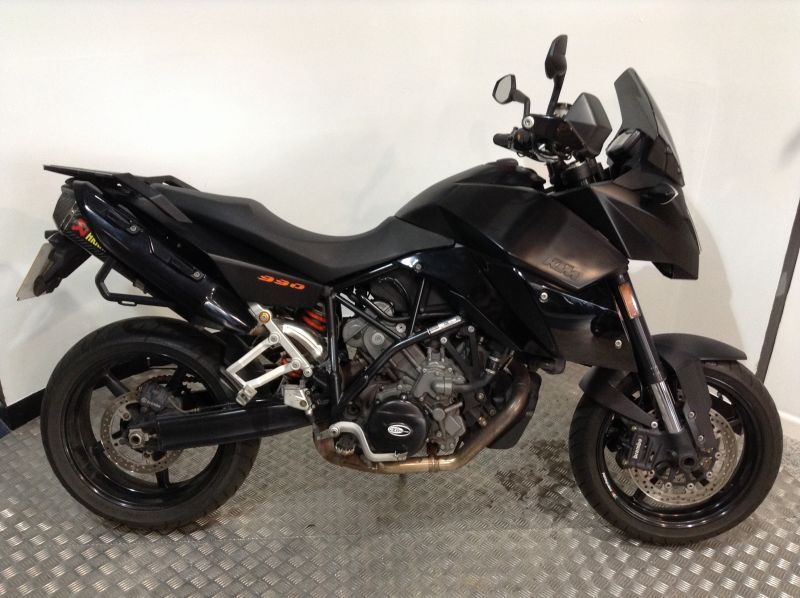 2010 KTM 990 Supermoto image 1