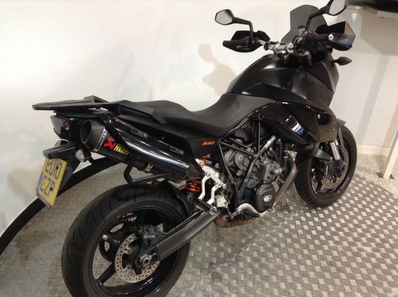 2010 KTM 990 Supermoto image 3