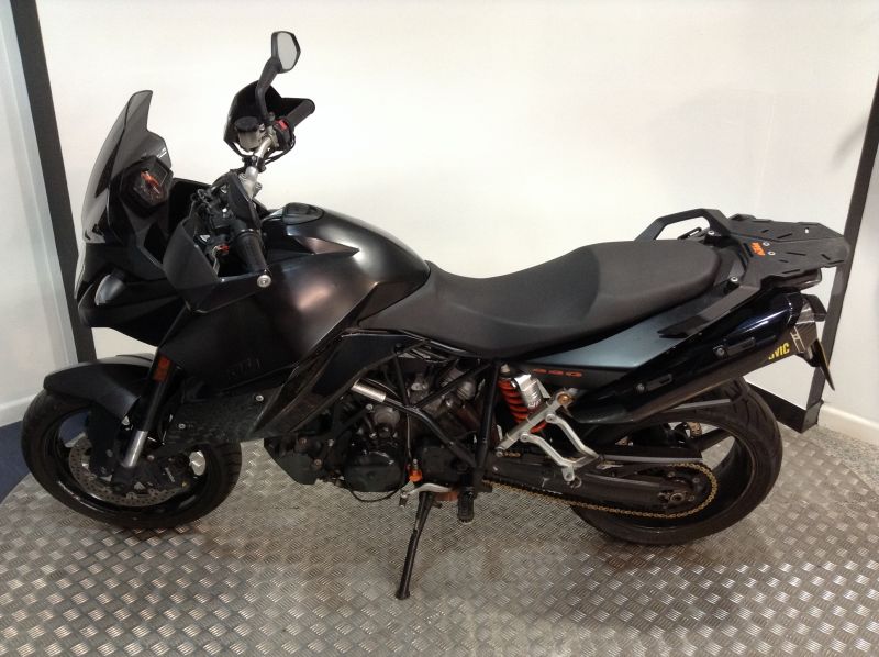 2010 KTM 990 Supermoto image 5