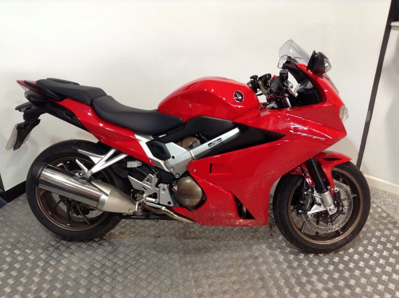 2015 HONDA VFR 800 F image 1