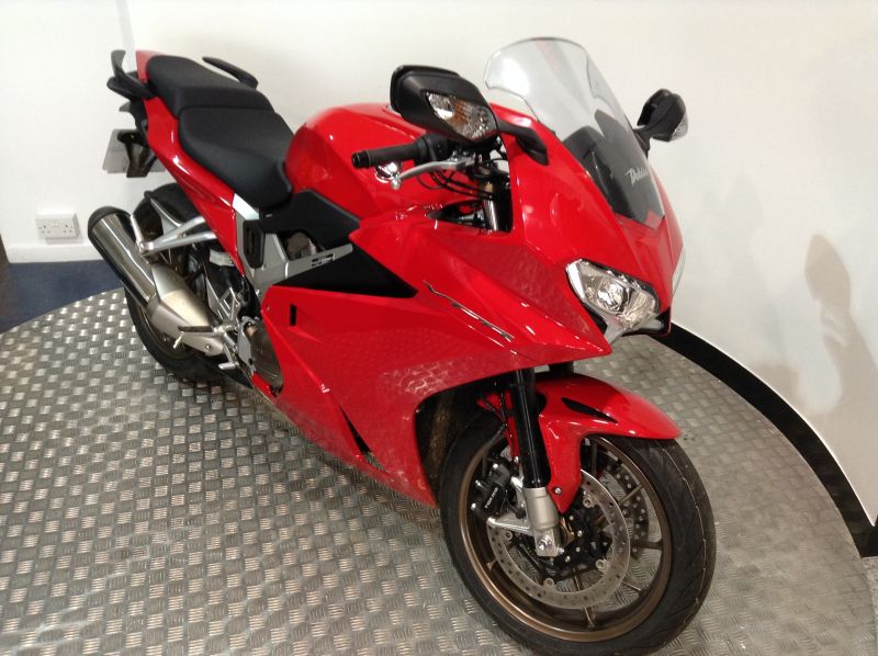 2015 HONDA VFR 800 F image 2