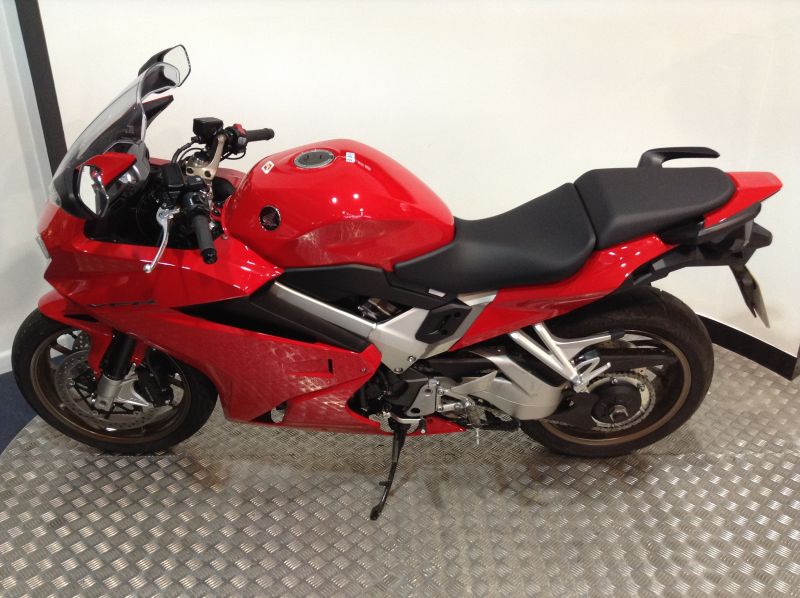 2015 HONDA VFR 800 F image 4