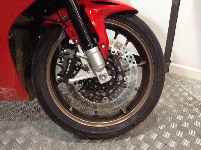 2015 HONDA VFR 800 F image 8