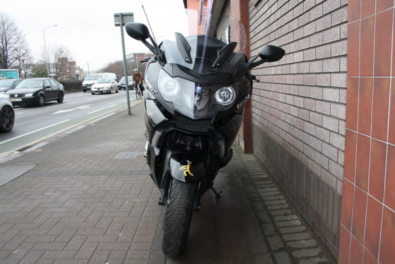 2011 BMW K1600GT image 2