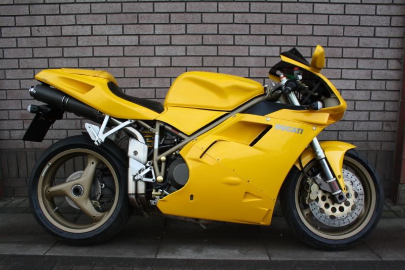 1998 Ducati 748 Biposto image 1