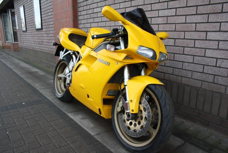 1998 Ducati 748 Biposto image 2