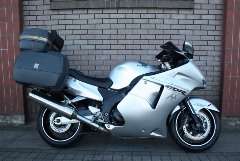 2004 Honda CBR1100 XX Blackbird image 1
