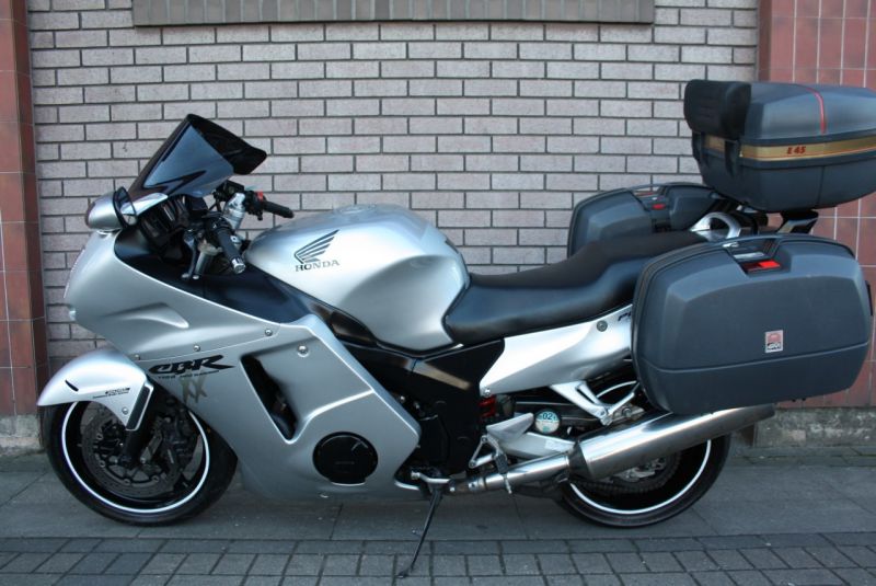 2004 Honda CBR1100 XX Blackbird image 3