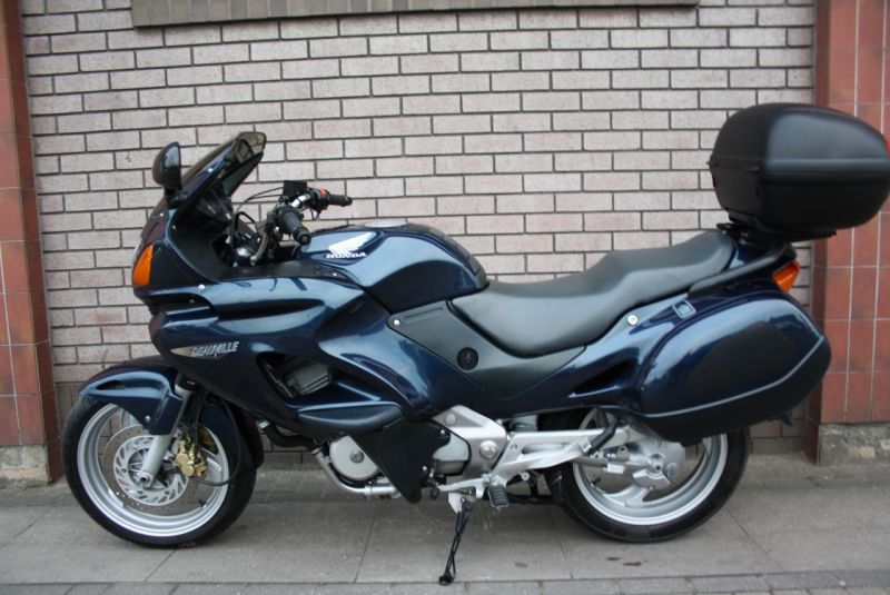 2001 Honda NT650 V Deauville image 3