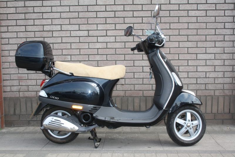 2006 Piaggio Vespa LX50 image 1