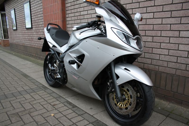 2007 Triumph Sprint ST 1050 image 2