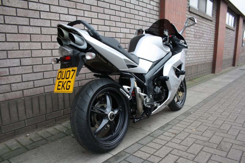 2007 Triumph Sprint ST 1050 image 5