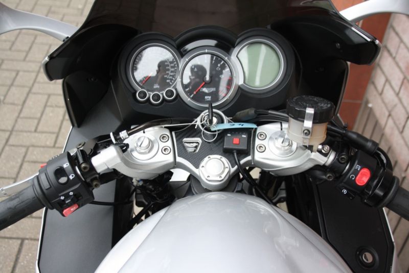 2007 Triumph Sprint ST 1050 image 8