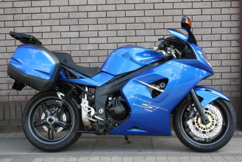 2007 Triumph Sprint ST 1050 image 1