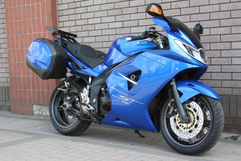 2007 Triumph Sprint ST 1050 image 2