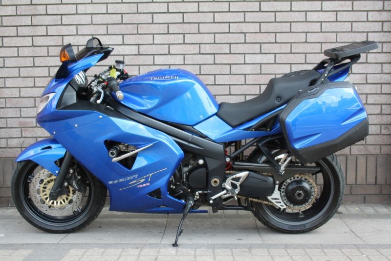 2007 Triumph Sprint ST 1050 image 3