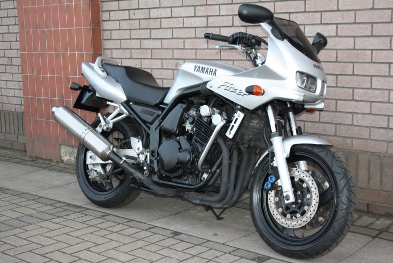 2000 Yamaha FZS600 Fazer image 2