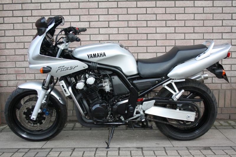 2000 Yamaha FZS600 Fazer image 3