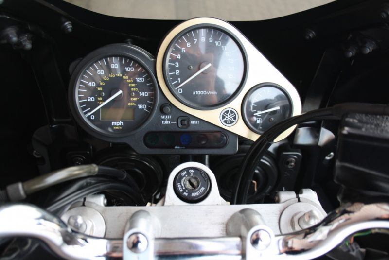 2000 Yamaha FZS600 Fazer image 9