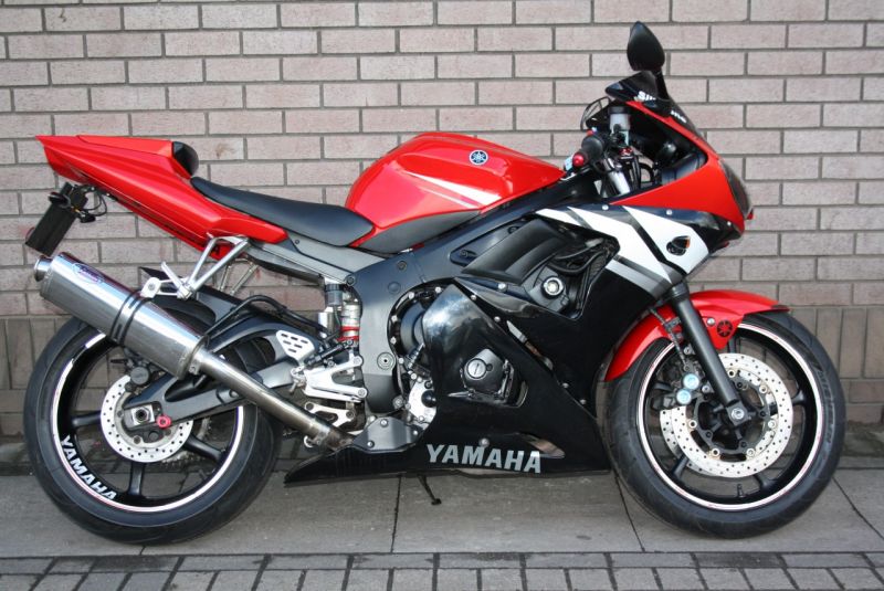 2004 Yamaha YZF R6 image 1