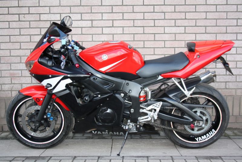 2004 Yamaha YZF R6 image 3