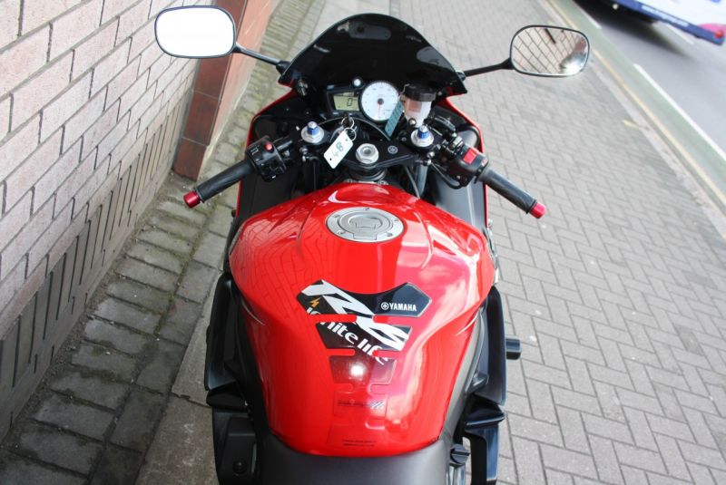 2004 Yamaha YZF R6 image 5