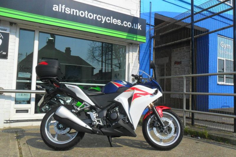 2011 Honda CBR250 R image 1