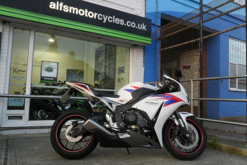 2012 Honda CBR1000RR Fireblade image 1