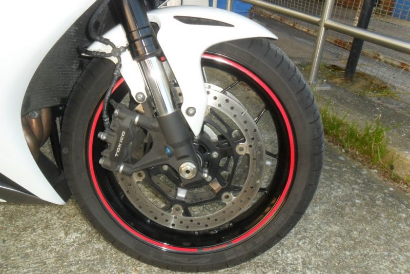 2012 Honda CBR1000RR Fireblade image 2