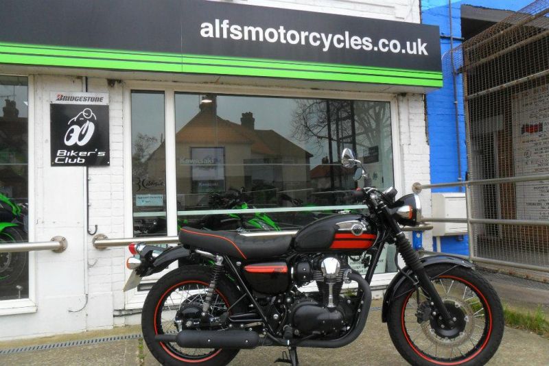 2014 Kawasaki W800 Special Edition Naked image 1