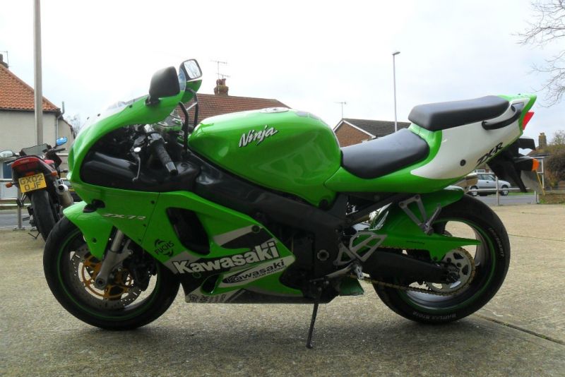 2000 Kawasaki ZX-7R 750 P4 image 2