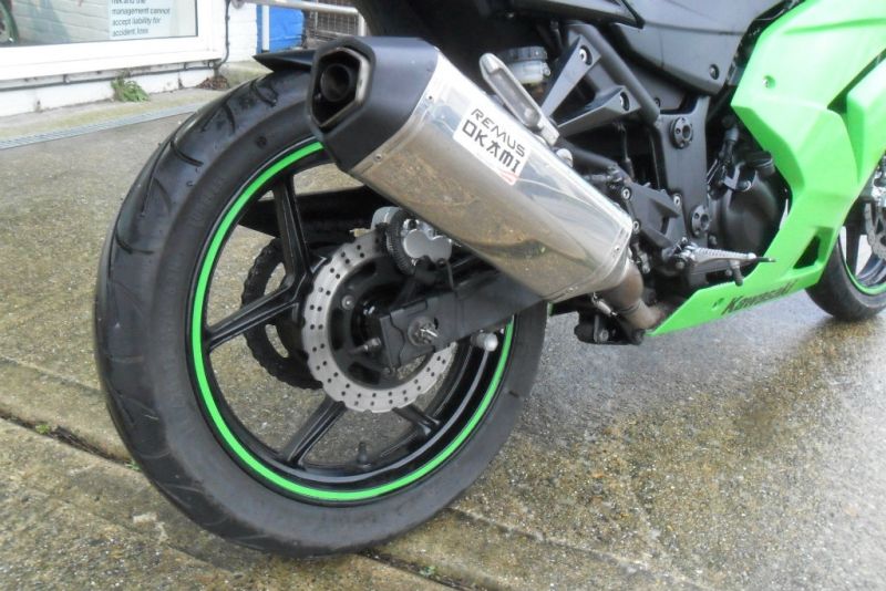 2011 Kawasaki Ninja 250 R image 3