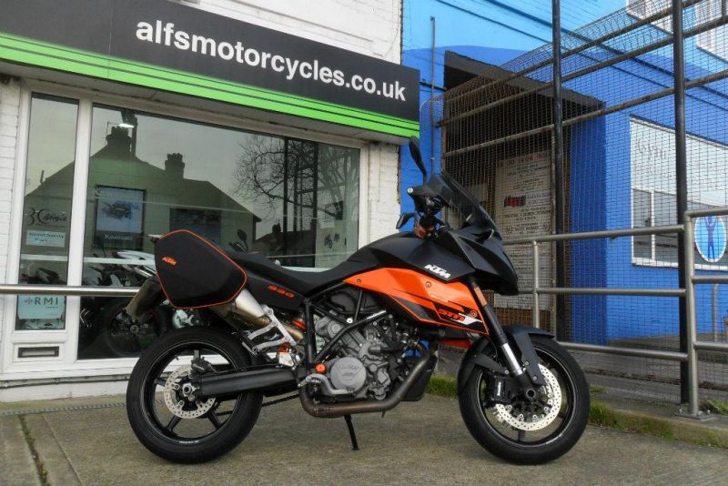 2009 KTM Supermoto 1000 T image 1