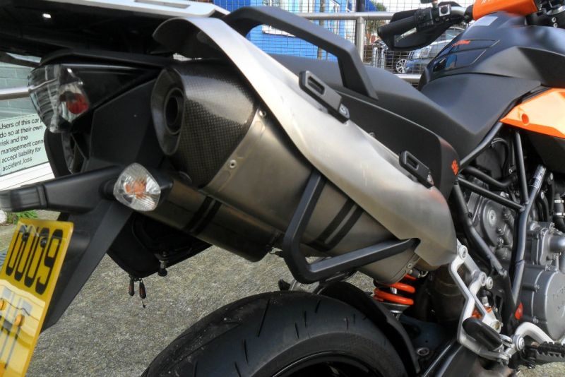2009 KTM Supermoto 1000 T image 4
