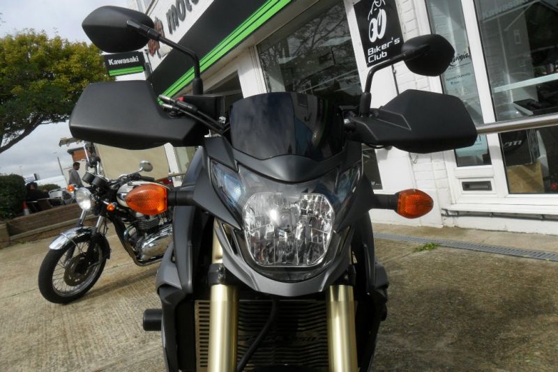 2014 Suzuki GSR750 Z Naked image 8