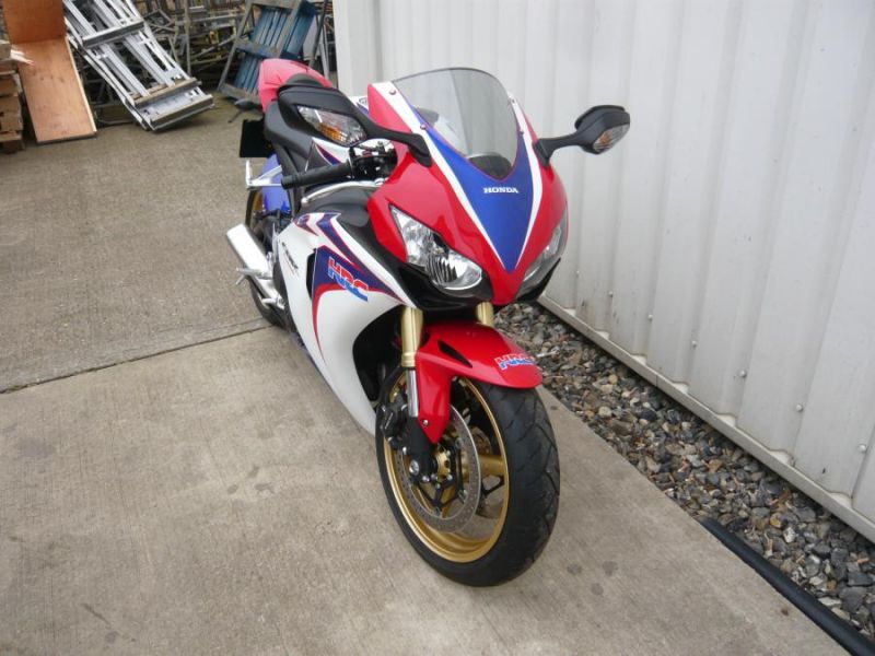 2010 HONDA CBR1000RR FIREBLADE image 2