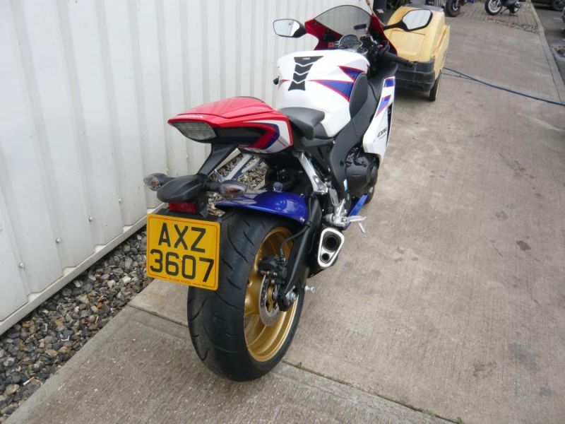 2010 HONDA CBR1000RR FIREBLADE image 3