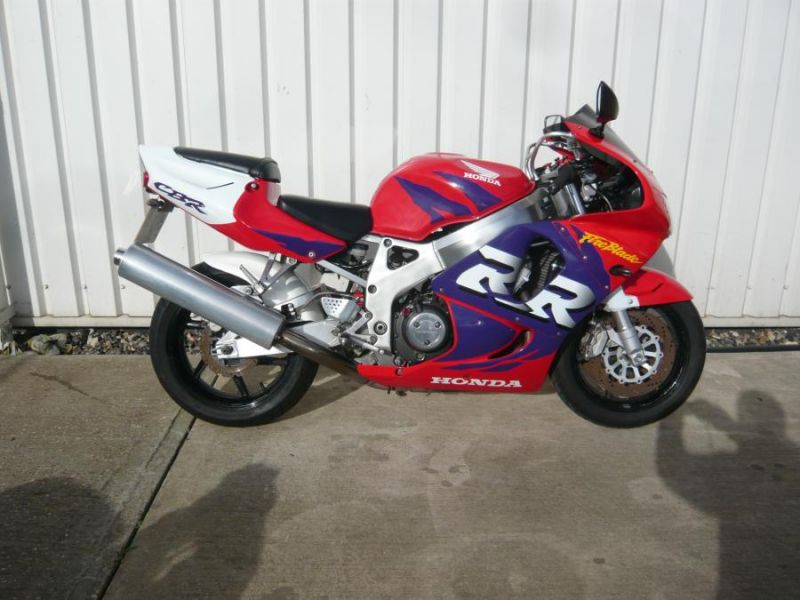 1999 HONDA CBR900RR FIREBLADE image 1