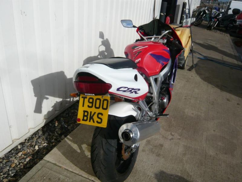 1999 HONDA CBR900RR FIREBLADE image 3