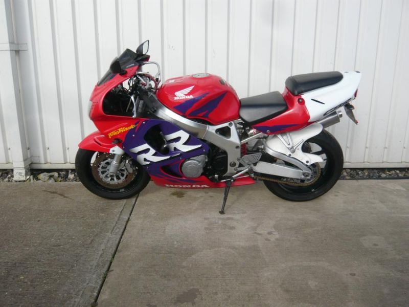 1999 HONDA CBR900RR FIREBLADE image 4