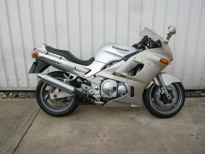 2003 KAWASAKI ZZR600 image 1