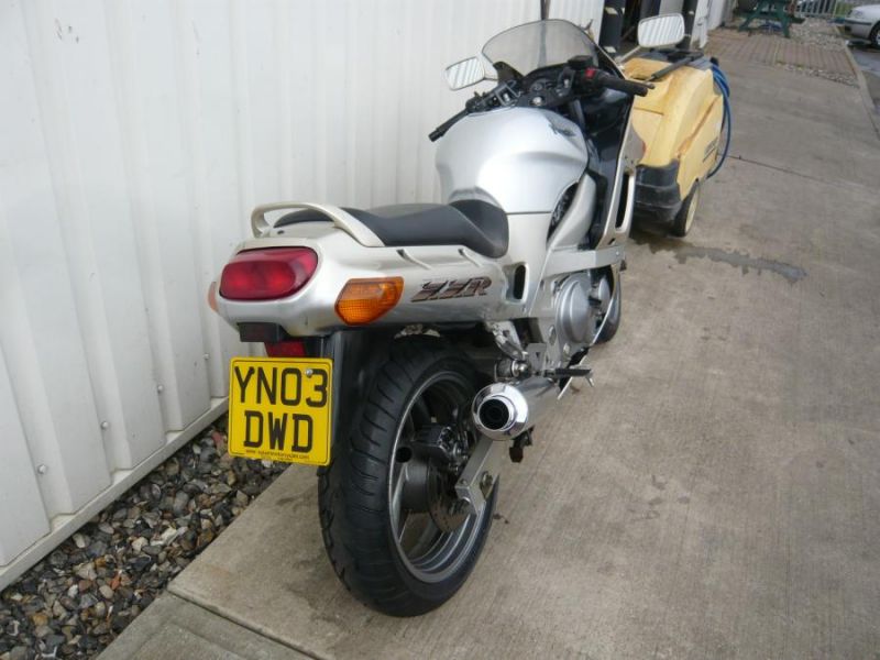 2003 KAWASAKI ZZR600 image 4