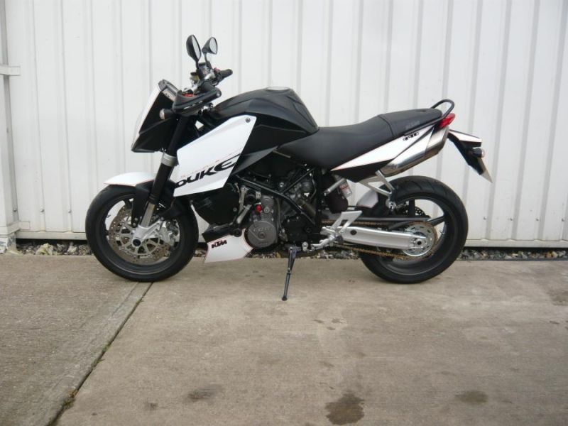 2007 KTM 990 SUPERDUKE image 2