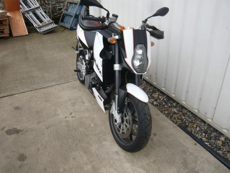 2007 KTM 990 SUPERDUKE image 3