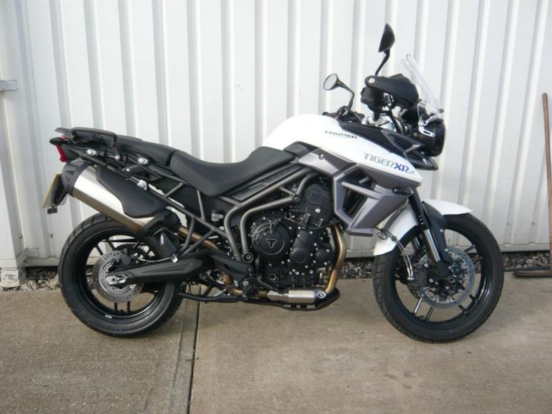 2015 Triumph Tiger 800 XTX image 1