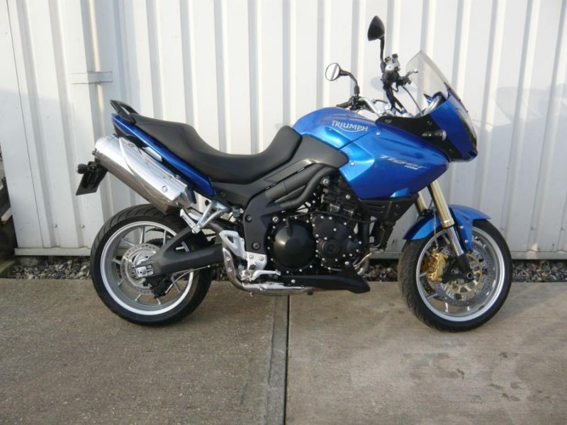 2009 Triumph Tiger 1050 image 1