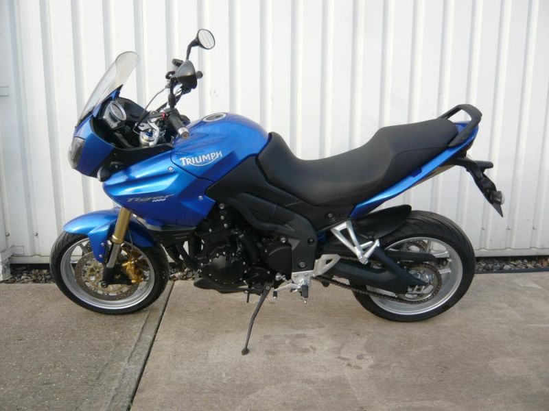 2009 Triumph Tiger 1050 image 2