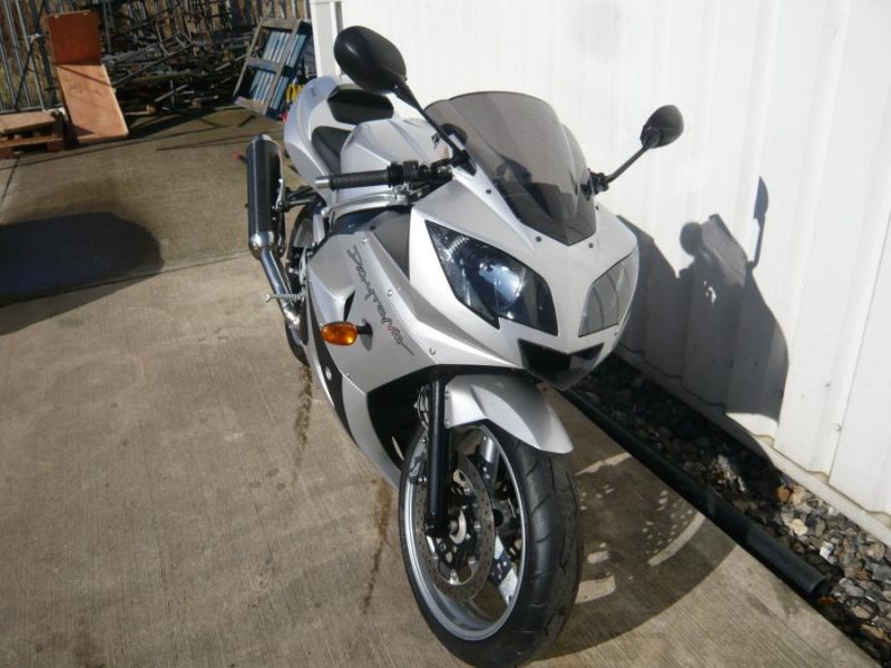 2004 Triumph Daytona 600 image 3